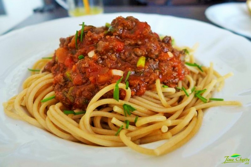 Špagety s masovou směsí